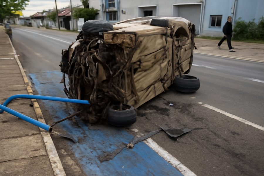 Acidente na Avenida 28 de Março danifica ciclovia em Campos, sem feridos