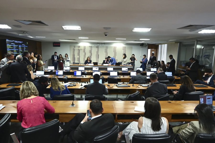 Comissão aprova fim da ‘taxa das blusinhas’; medida segue para votação no plenário da Câmara