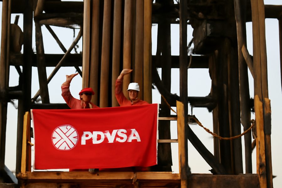 EUA fecham acordo pelo petróleo da Venezuela: o que Trump ganha com o negócio?