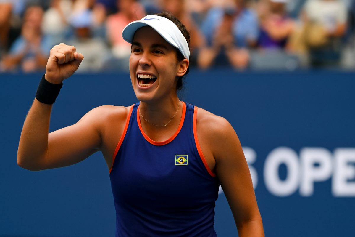 Luisa Stefani vai às semifinais do US Open e sobe no ranking mundial
