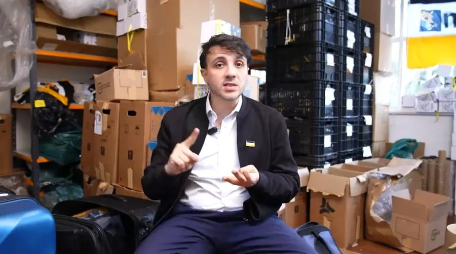 Renan Santos propõe discussão sobre nova Constituição em crise do STF